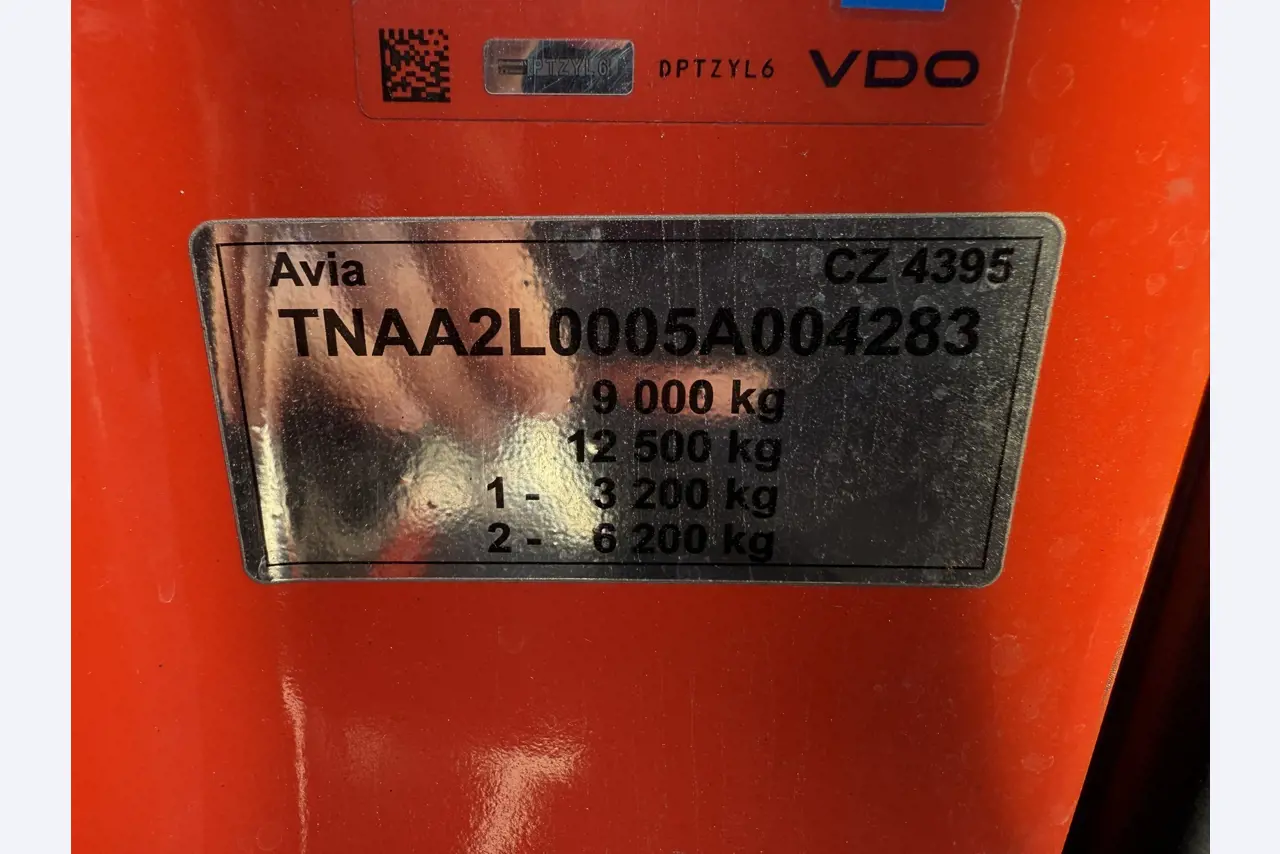 Industrieroboter, Metallbearbeitungsmaschinen, Fahrzeuge und IT-Geräte-4