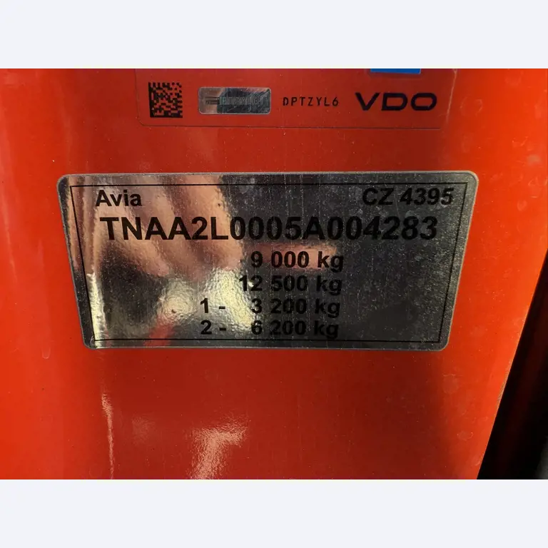 Industrieroboter, Metallbearbeitungsmaschinen, Fahrzeuge und IT-Geräte-4