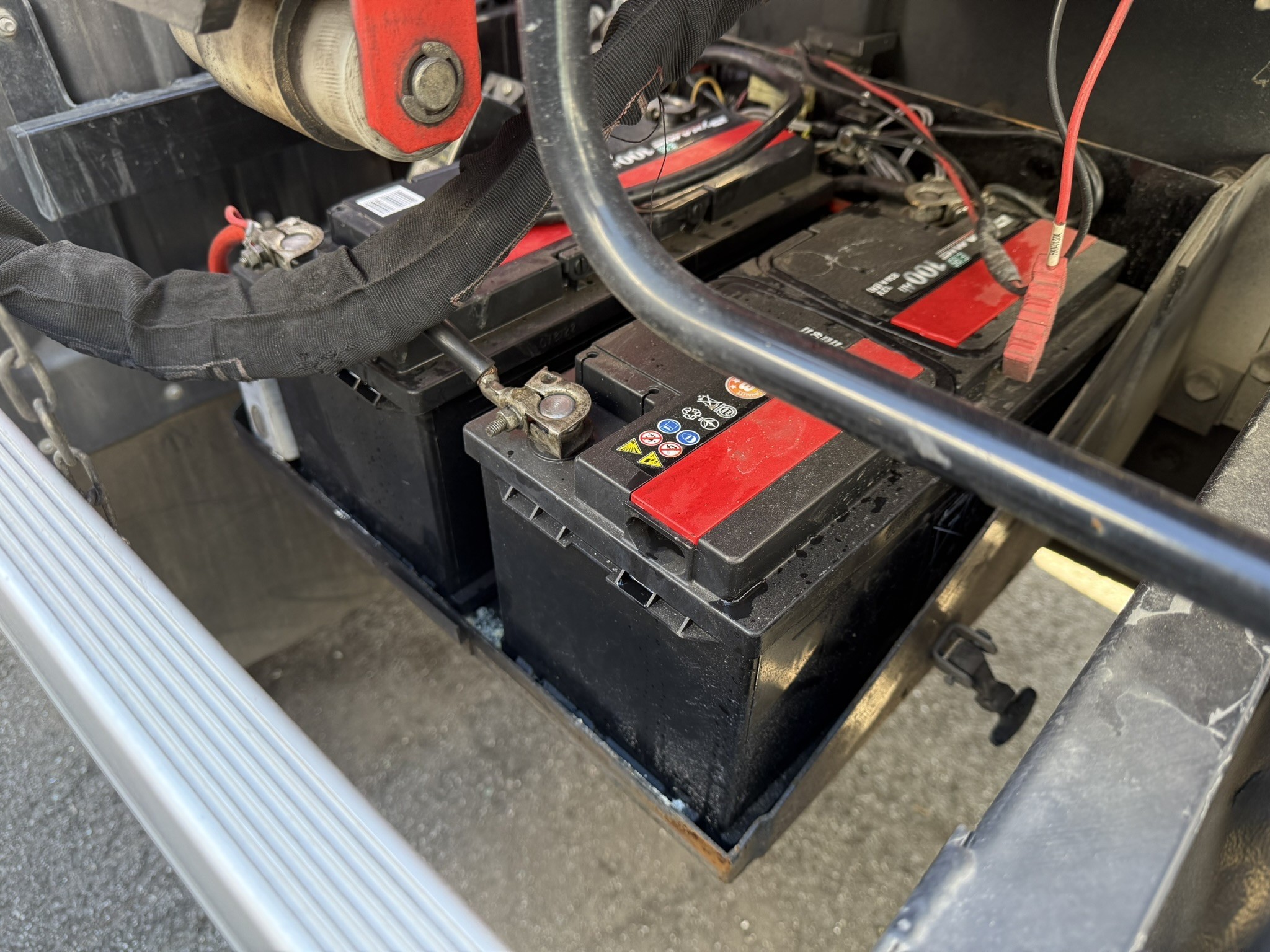 Roboty przemysłowe, maszyny do obróbki metalu, pojazdy i urządzenia IT-5