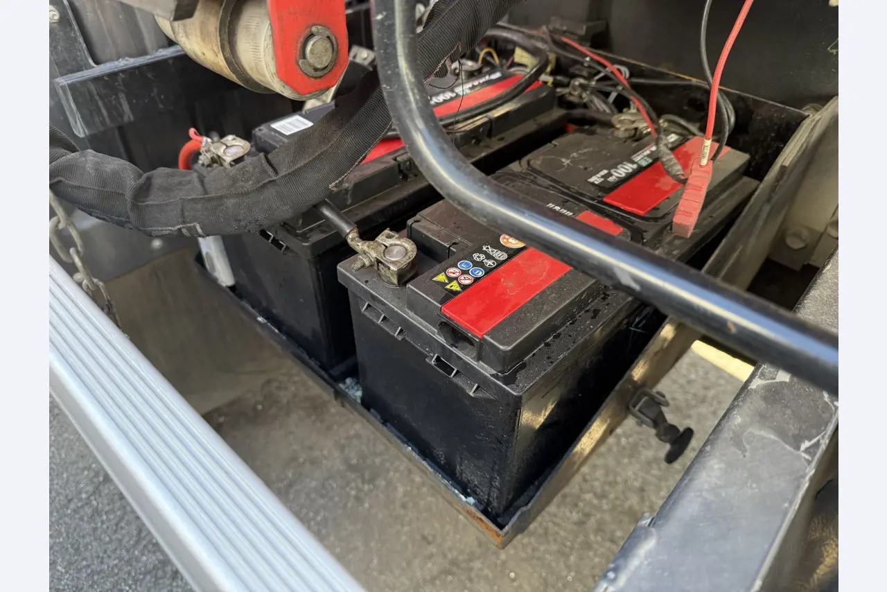 Industrieroboter, Metallbearbeitungsmaschinen, Fahrzeuge und IT-Geräte-5