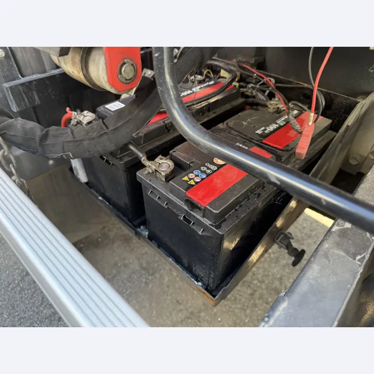 Industrieroboter, Metallbearbeitungsmaschinen, Fahrzeuge und IT-Geräte-5