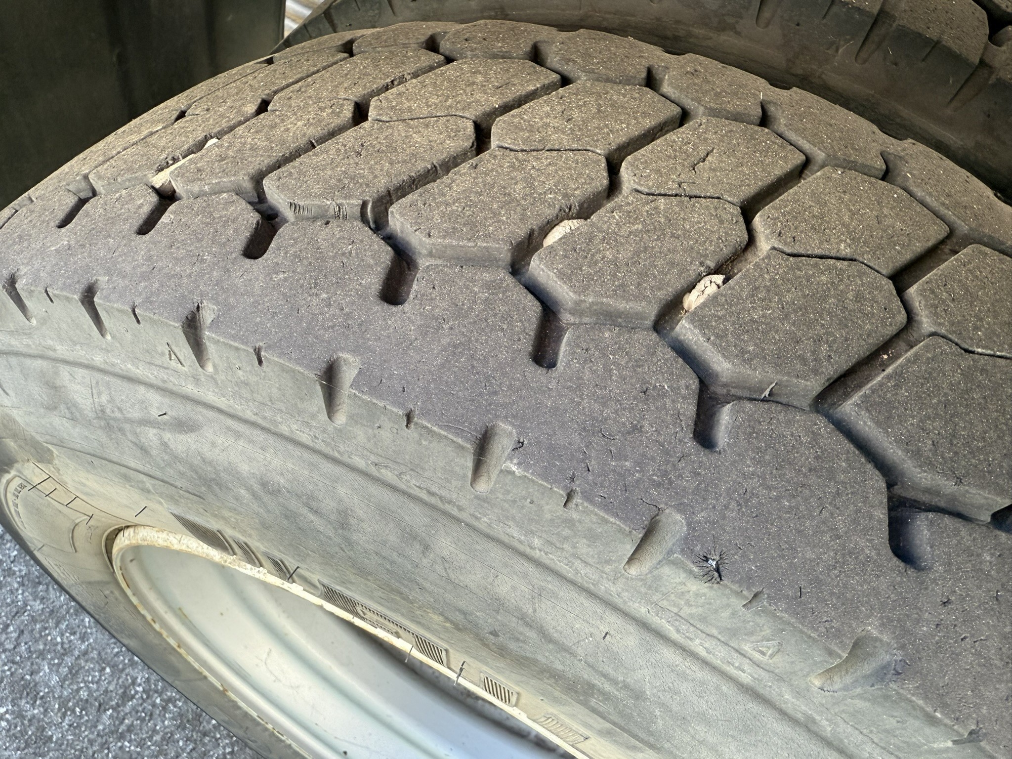 Roboty przemysłowe, maszyny do obróbki metalu, pojazdy i urządzenia IT-6