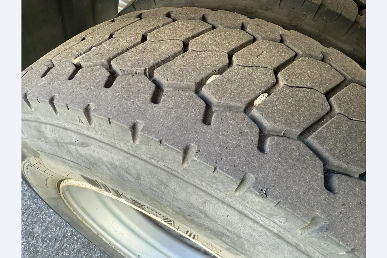 Industrieroboter, Metallbearbeitungsmaschinen, Fahrzeuge und IT-Geräte-6