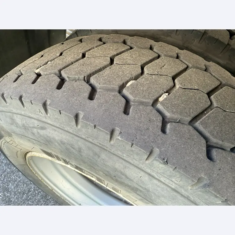 Industrieroboter, Metallbearbeitungsmaschinen, Fahrzeuge und IT-Geräte-6