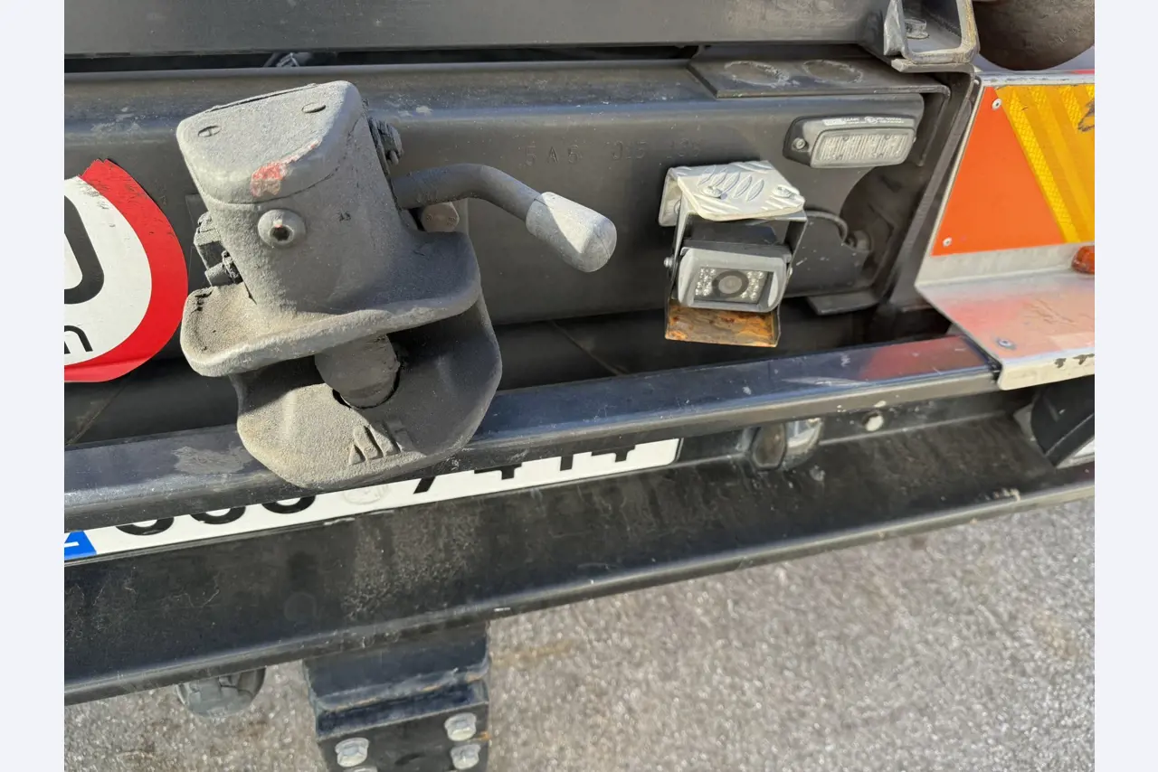 Industrieroboter, Metallbearbeitungsmaschinen, Fahrzeuge und IT-Geräte-7