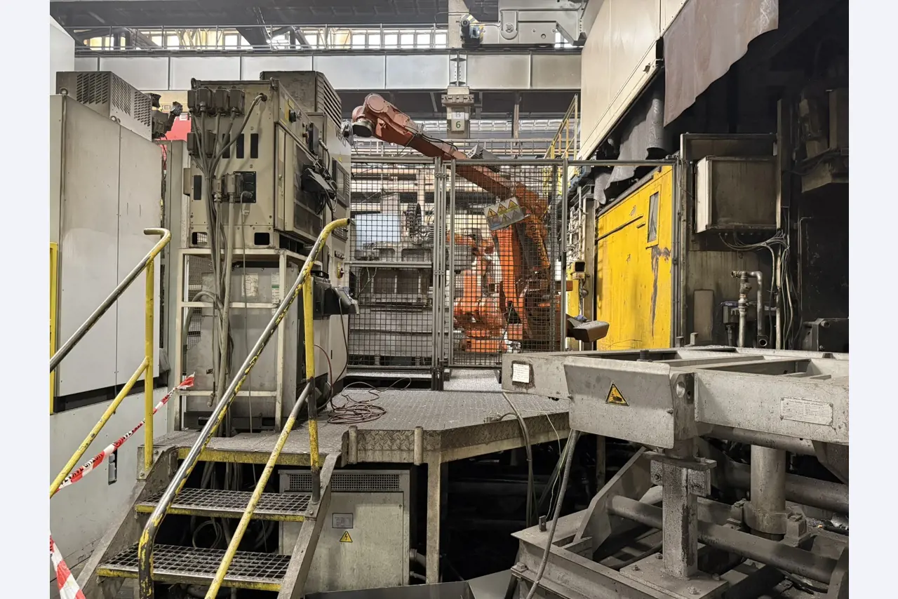 Industrieroboter, Metallbearbeitungsmaschinen, Fahrzeuge und IT-Geräte-3