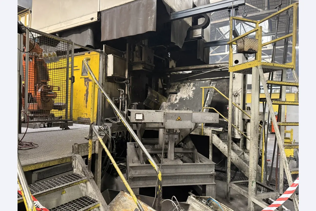 Industrieroboter, Metallbearbeitungsmaschinen, Fahrzeuge und IT-Geräte-4