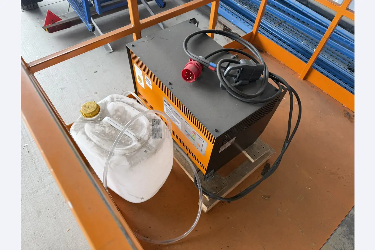 Industrieroboter, Metallbearbeitungsmaschinen, Fahrzeuge und IT-Geräte-3