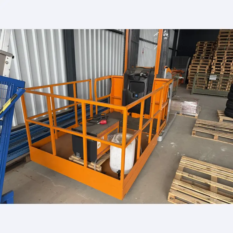 Industrieroboter, Metallbearbeitungsmaschinen, Fahrzeuge und IT-Geräte-4