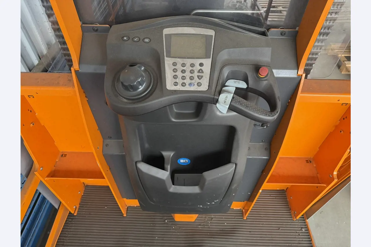 Industrieroboter, Metallbearbeitungsmaschinen, Fahrzeuge und IT-Geräte-6