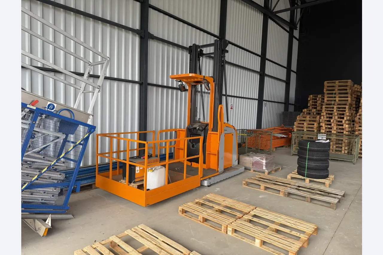 Industrieroboter, Metallbearbeitungsmaschinen, Fahrzeuge und IT-Geräte-7