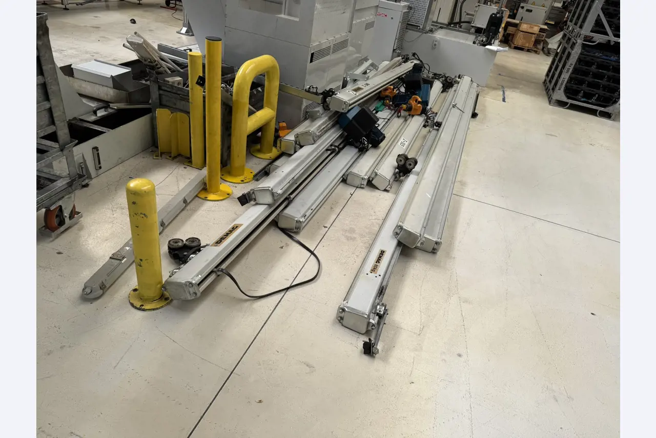 Industrieroboter, Metallbearbeitungsmaschinen, Fahrzeuge und IT-Geräte-2