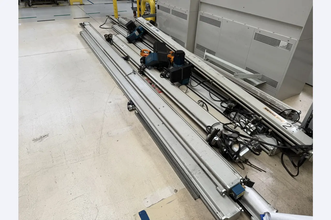 Industrieroboter, Metallbearbeitungsmaschinen, Fahrzeuge und IT-Geräte-3