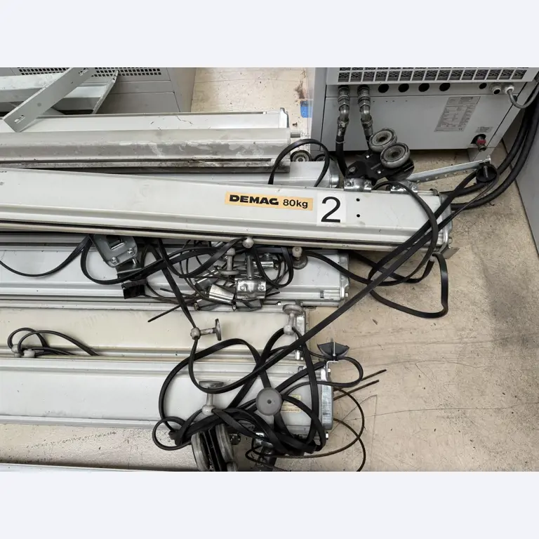 Industrieroboter, Metallbearbeitungsmaschinen, Fahrzeuge und IT-Geräte-4