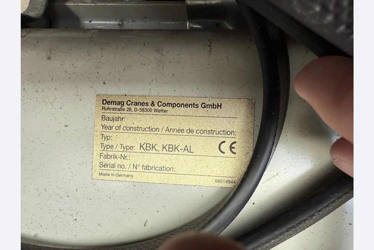 Industrieroboter, Metallbearbeitungsmaschinen, Fahrzeuge und IT-Geräte-5