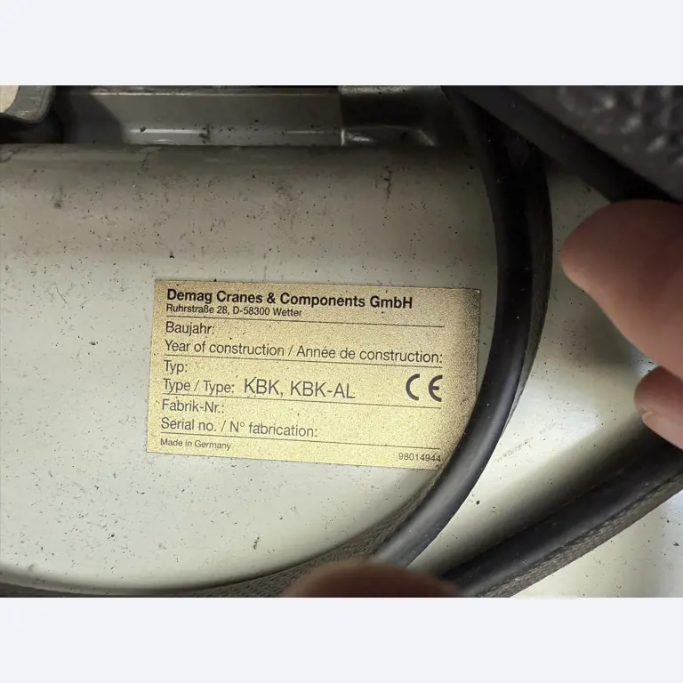 Industrieroboter, Metallbearbeitungsmaschinen, Fahrzeuge und IT-Geräte-5