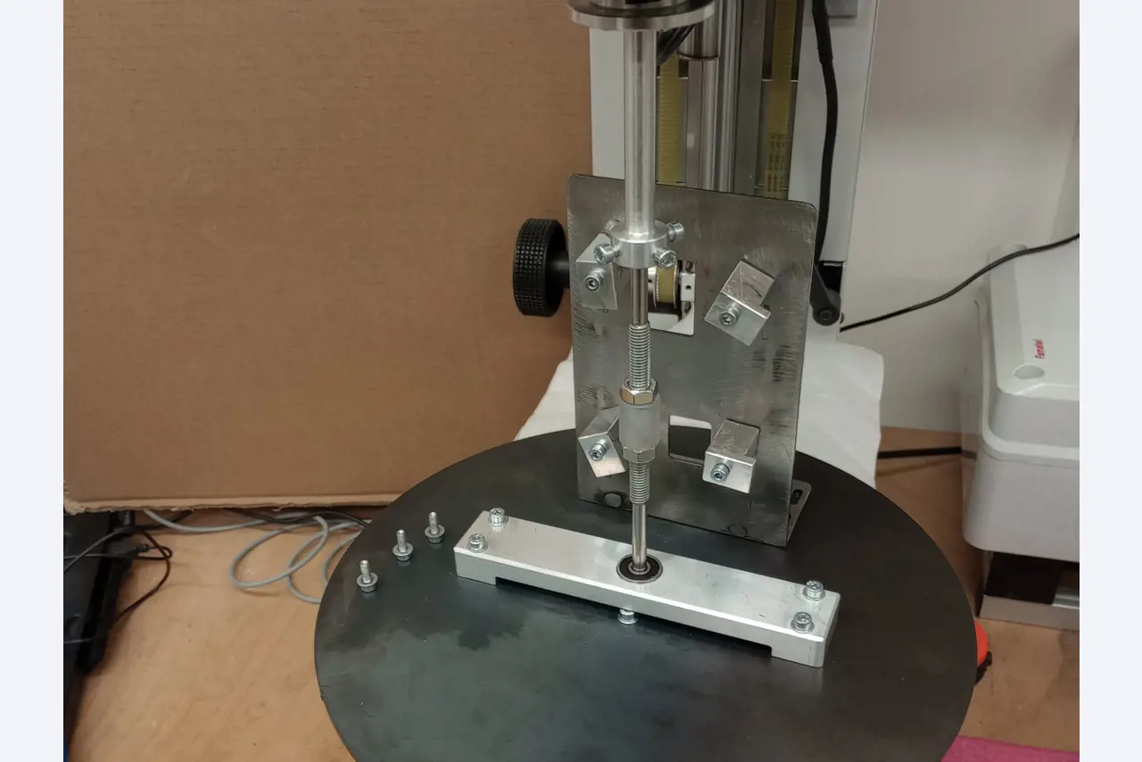 Robots industriales, máquinas para trabajar el metal, vehículos y dispositivos informáticos-2