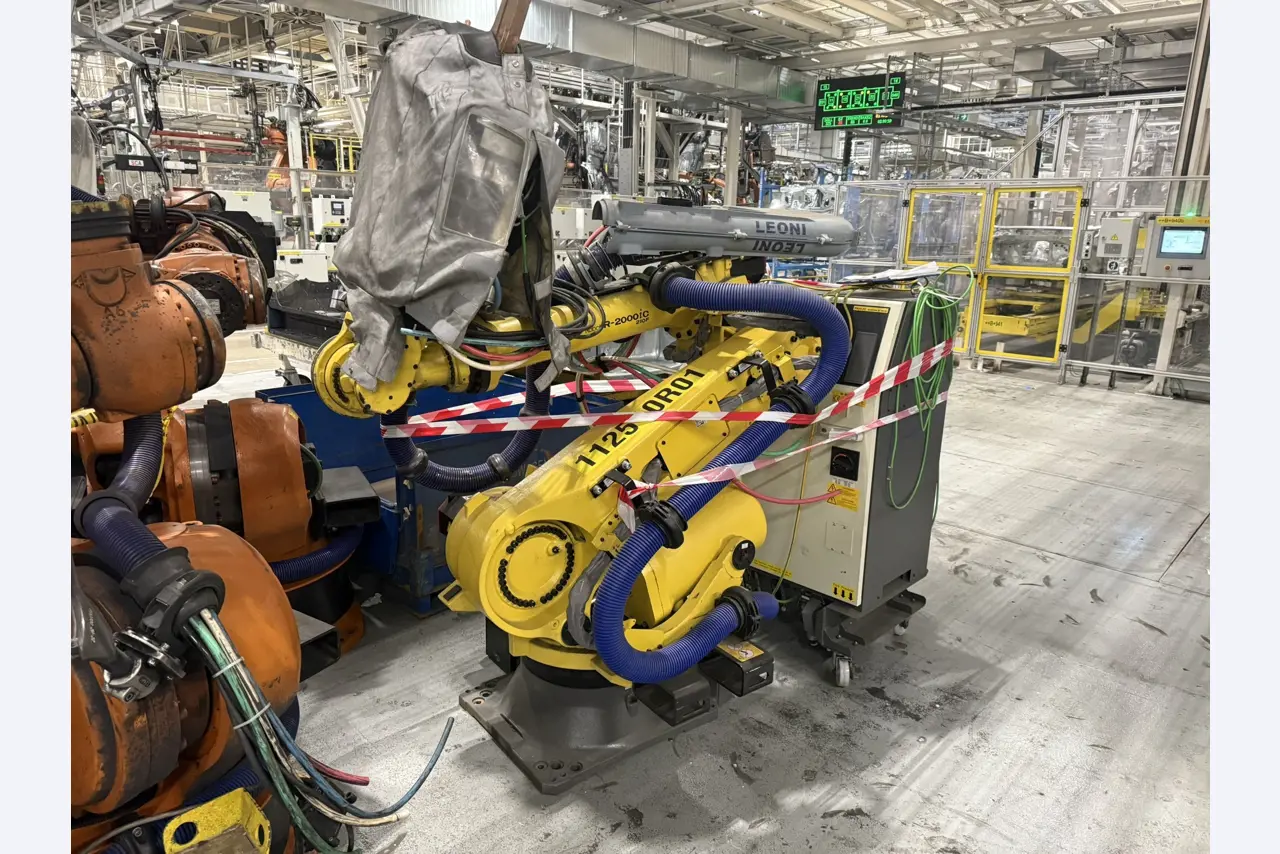 Industrijski roboti, stroji za obdelavo kovin, vozila in naprave IT-5