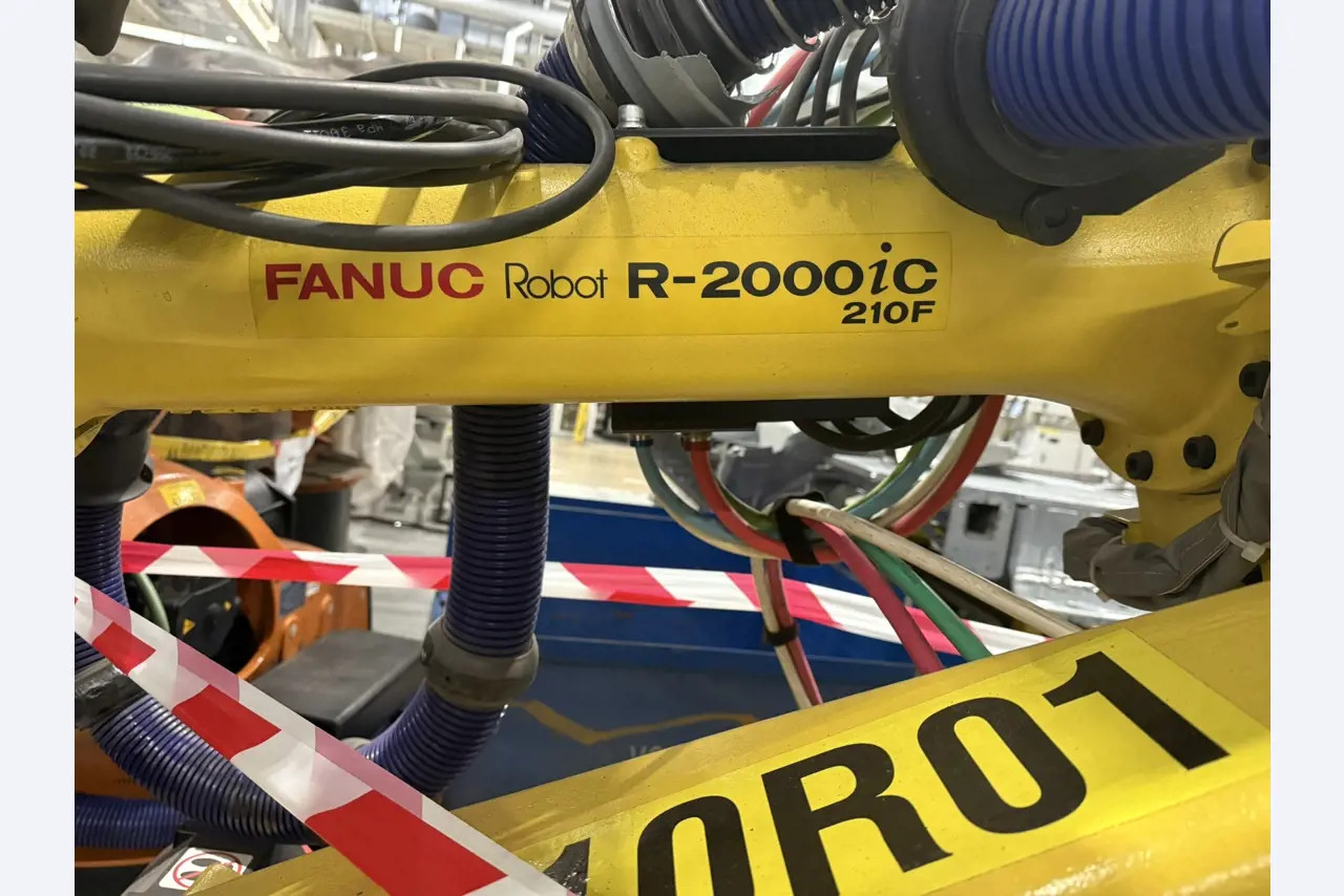 Industrijski roboti, stroji za obdelavo kovin, vozila in naprave IT-6