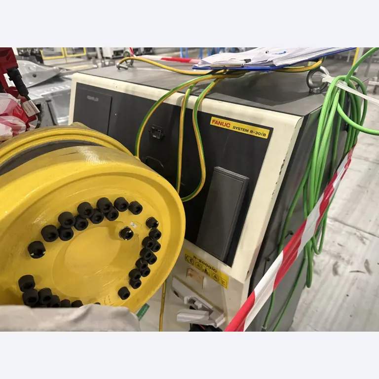 Industrijski roboti, stroji za obdelavo kovin, vozila in naprave IT-7