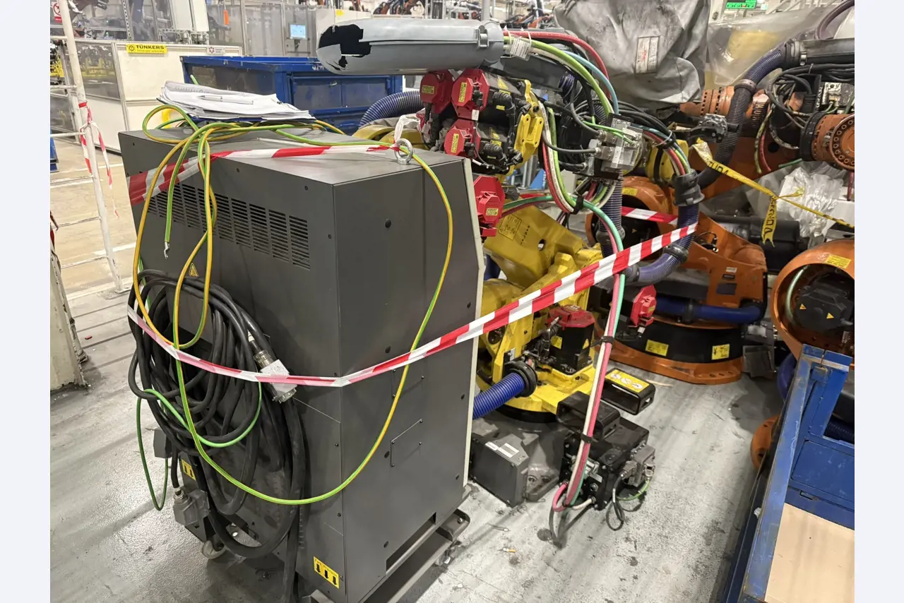 Industrijski roboti, stroji za obdelavo kovin, vozila in naprave IT-8