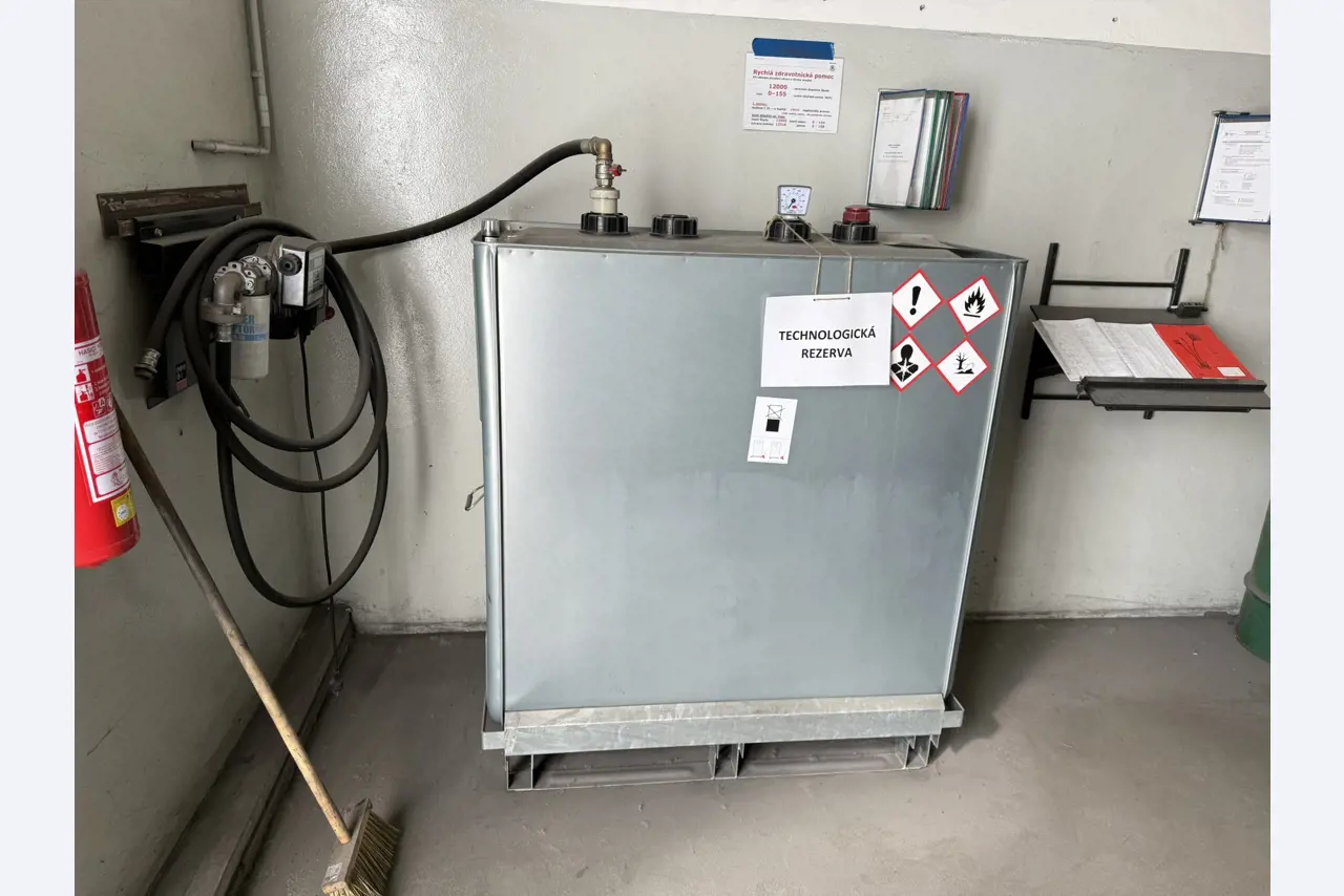 Prumyslové roboty, kovoobrábecí stroje, vozidla a IT zarízení-1