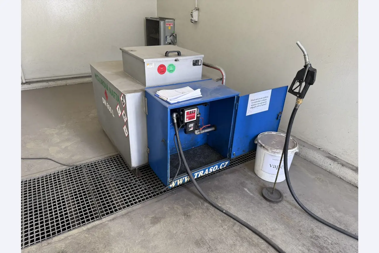 Prumyslové roboty, kovoobrábecí stroje, vozidla a IT zarízení-1