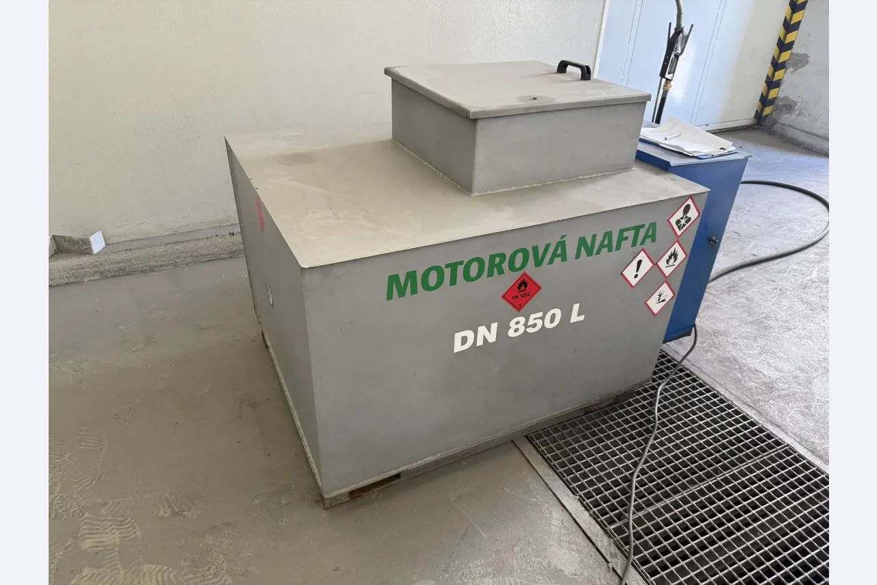 Prumyslové roboty, kovoobrábecí stroje, vozidla a IT zarízení-3