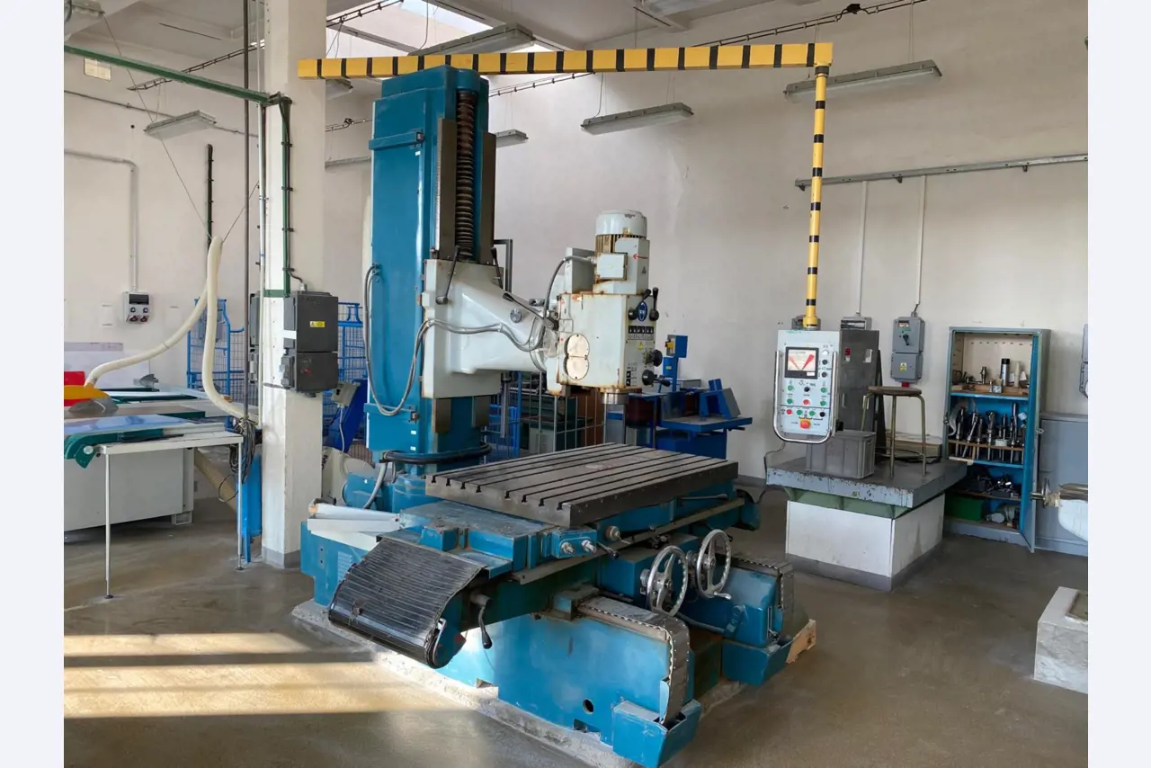 Máquinas para trabalhar metais, robots industriais e veículos-3