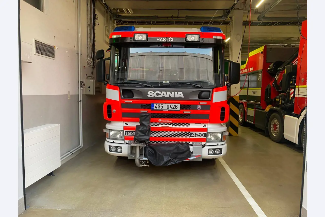 Máquinas para trabalhar metais, robots industriais e veículos-1