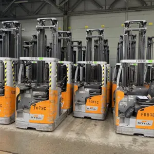 Robots, máquinas para trabalhar metais e veículos