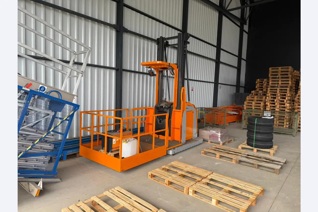 Industrial robots, metalworking machines, vehicles and IT devices-4