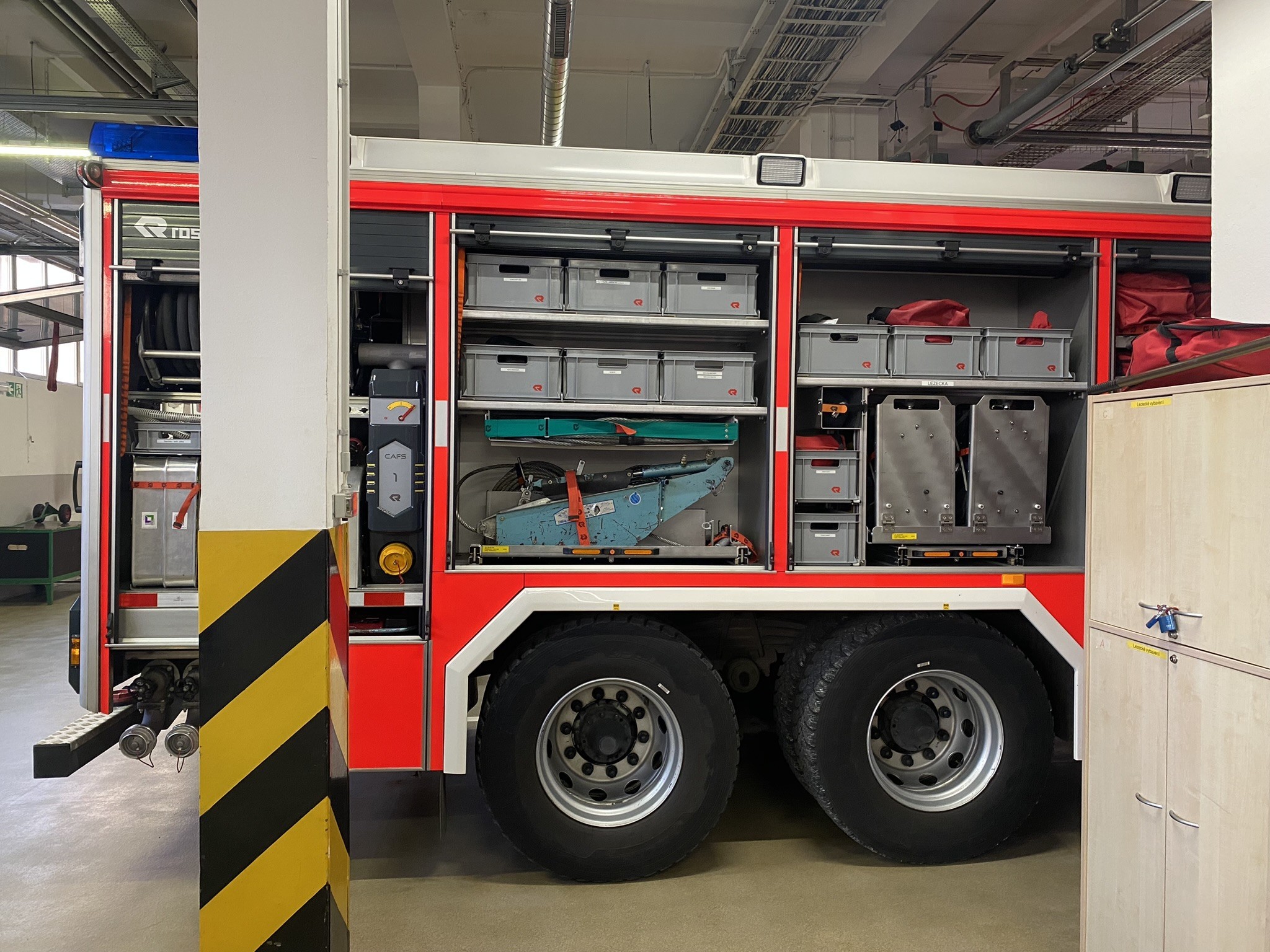 Metalworking machines, industrial robots and vehicles-11