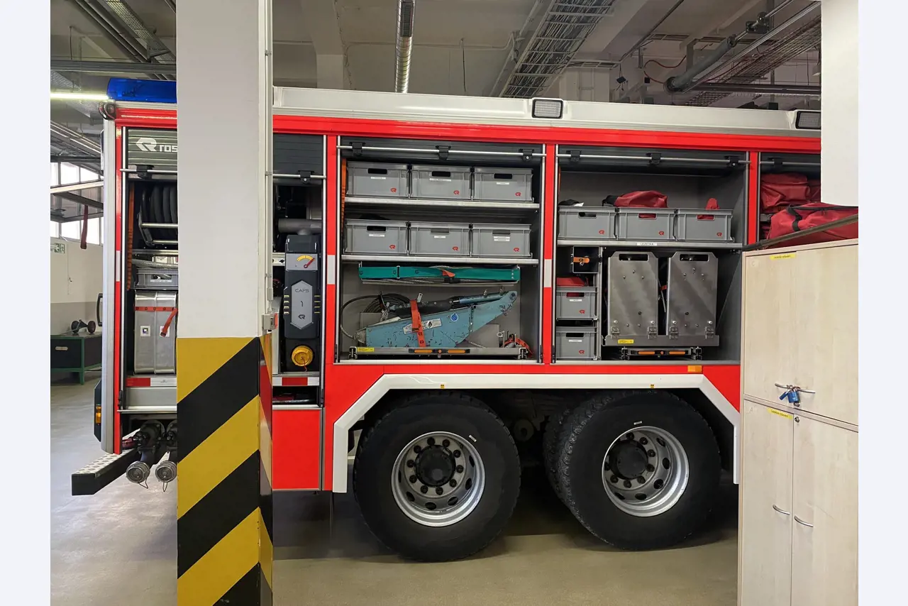 Metalworking machines, industrial robots and vehicles-11