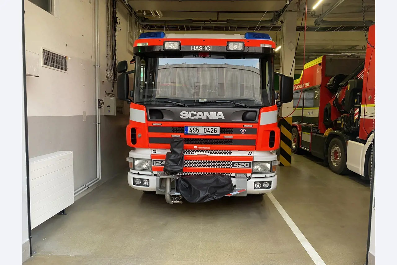 Metalworking machines, industrial robots and vehicles-1