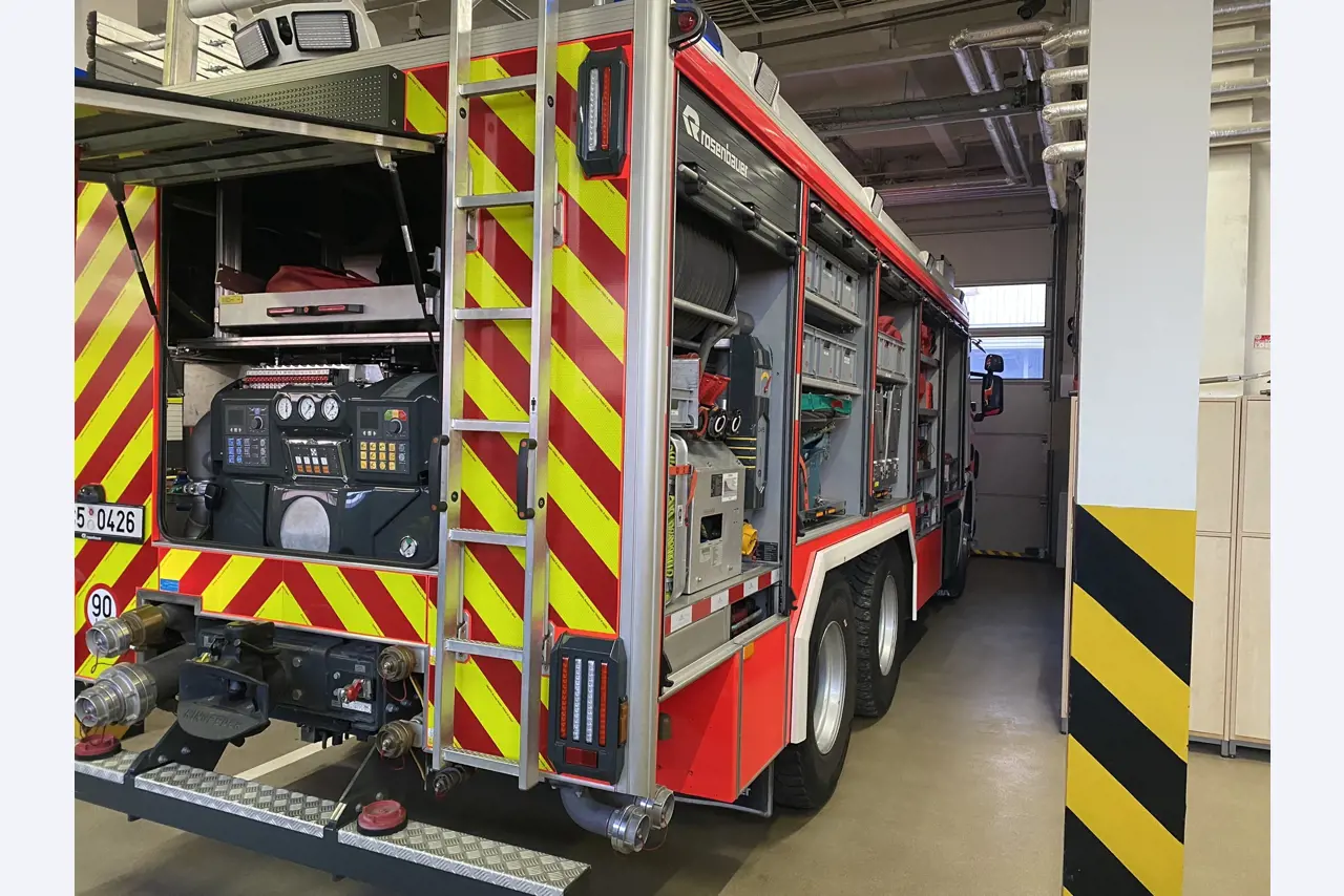 Metalworking machines, industrial robots and vehicles-2