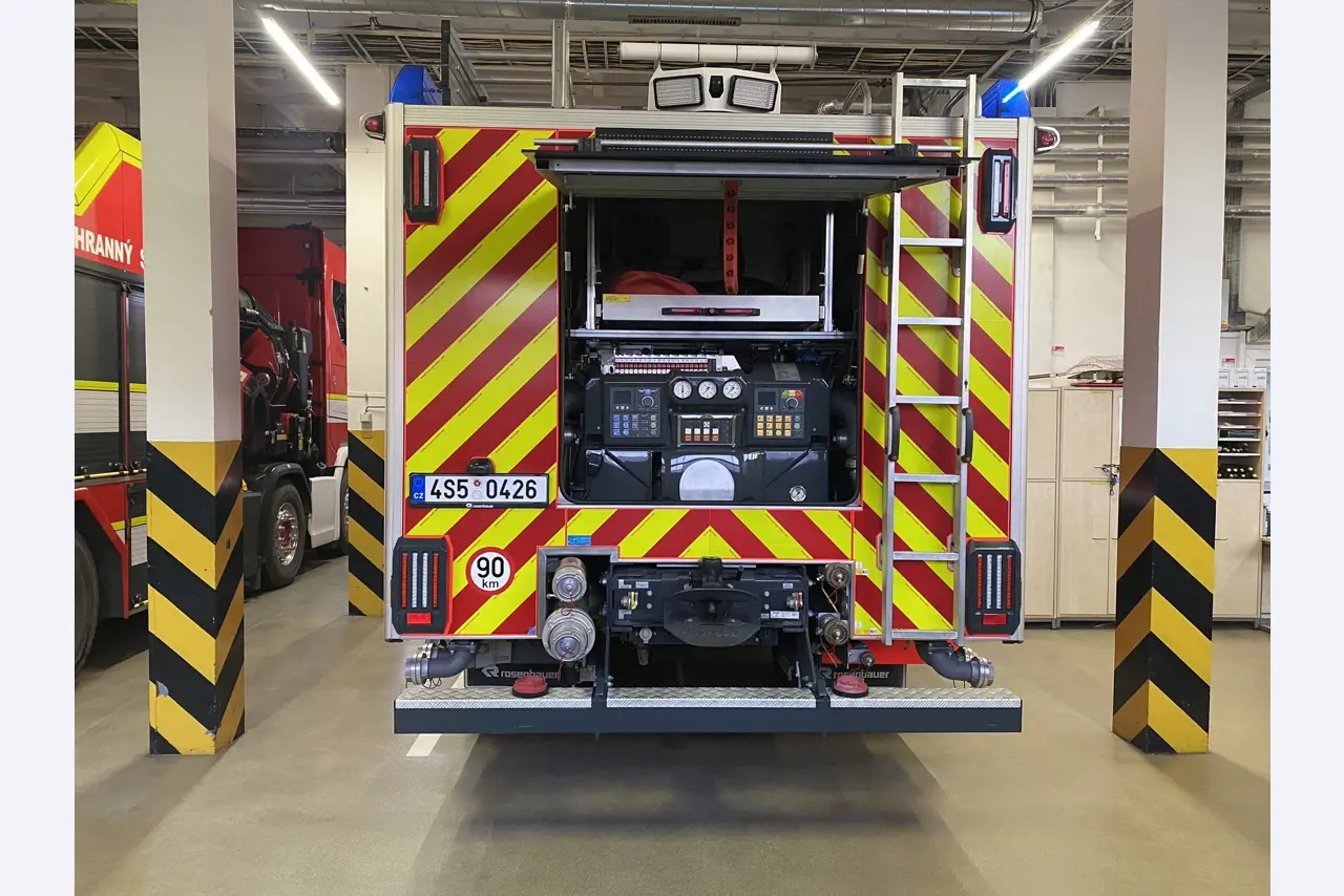 Metalworking machines, industrial robots and vehicles-3