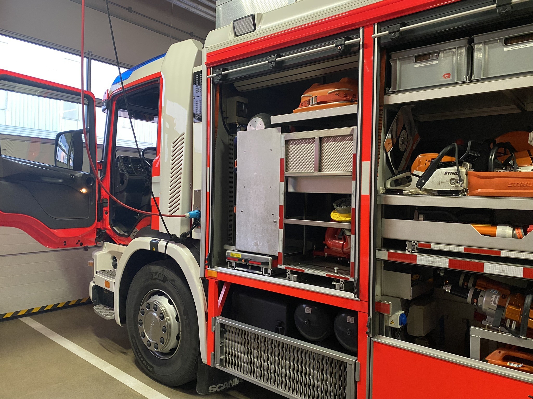 Metalworking machines, industrial robots and vehicles-5