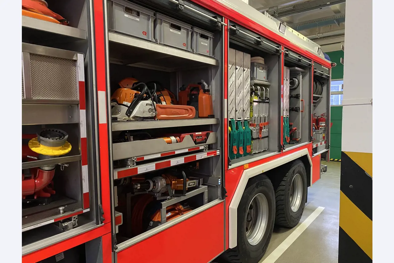 Metalworking machines, industrial robots and vehicles-6