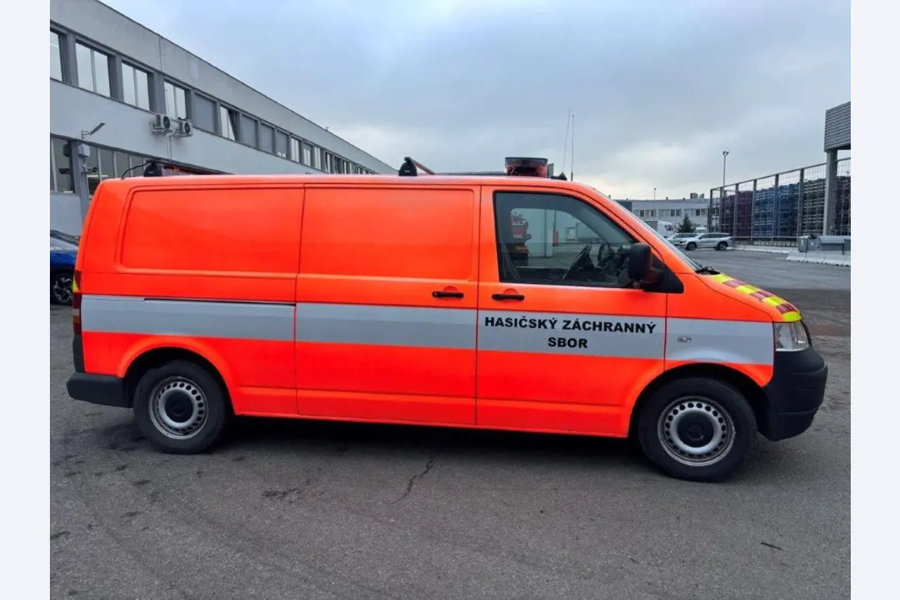 Metalworking machines, industrial robots and vehicles-3