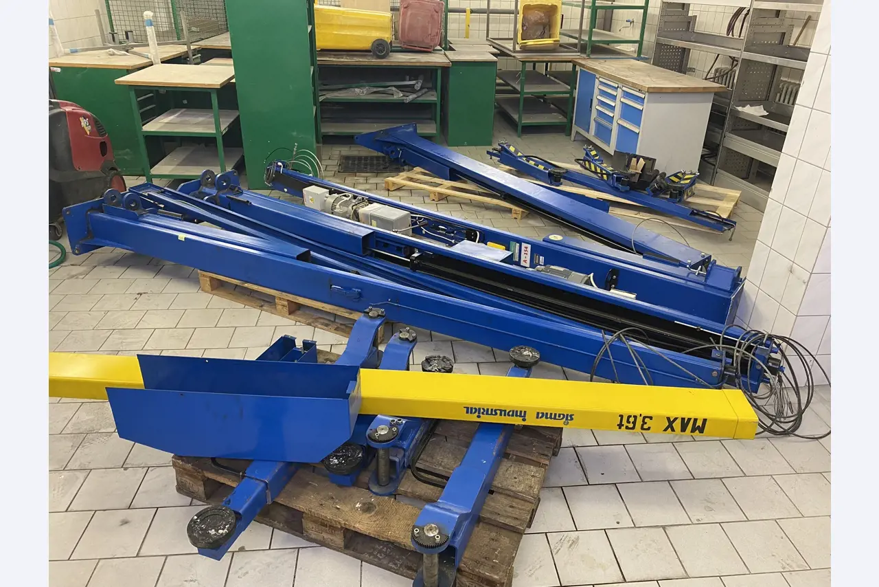 Metalworking machines, industrial robots and vehicles-1