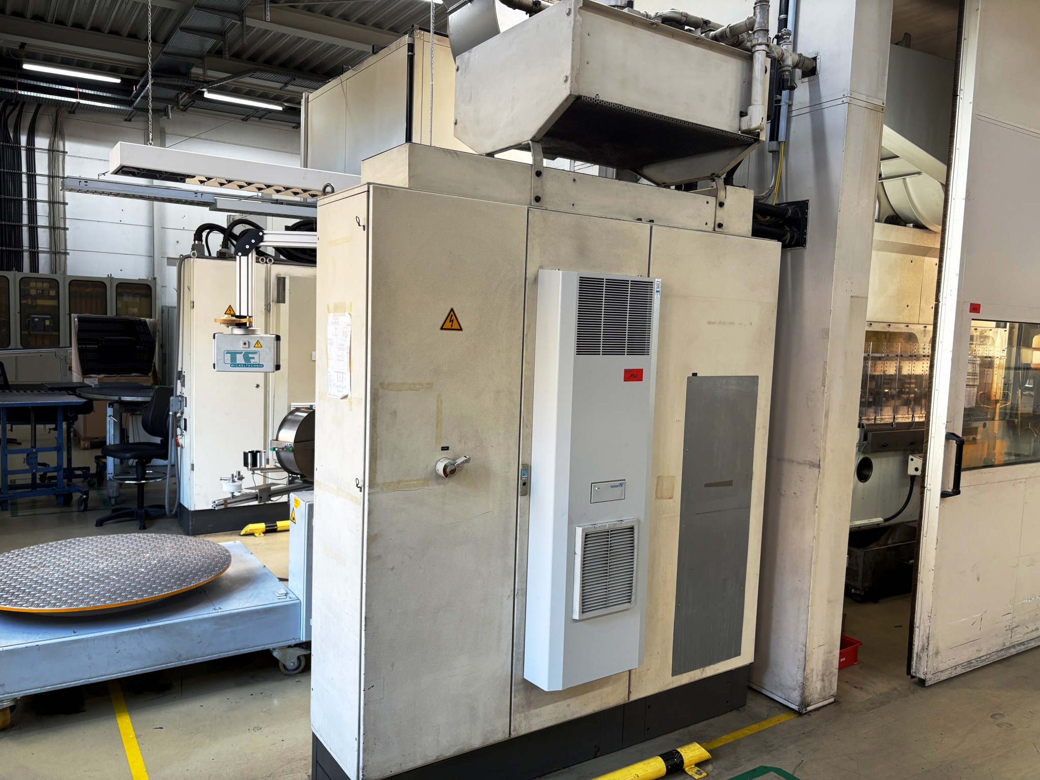 Plastic injection molding, punching machines and peripherals-10