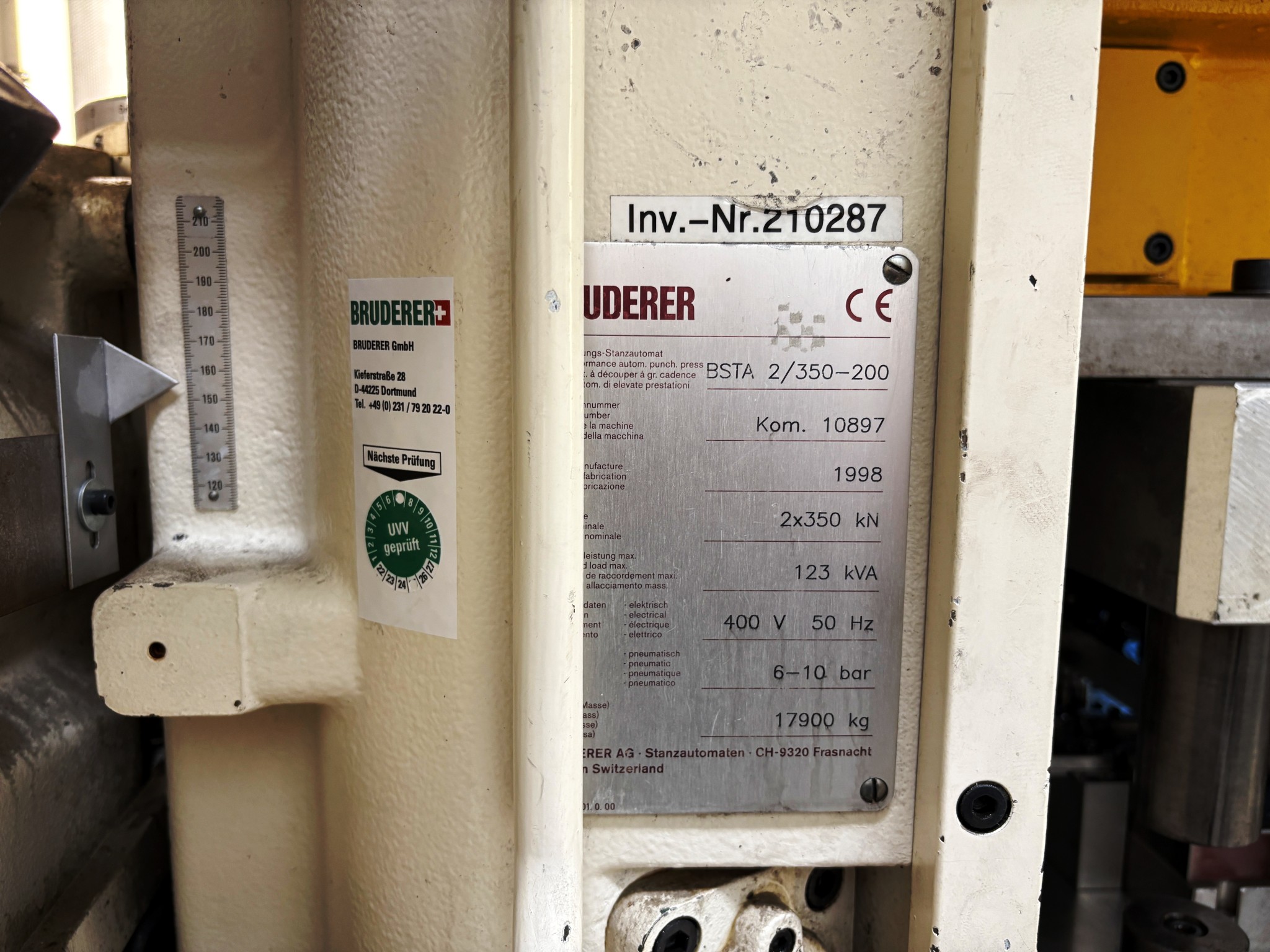 Plastic injection molding, punching machines and peripherals-11