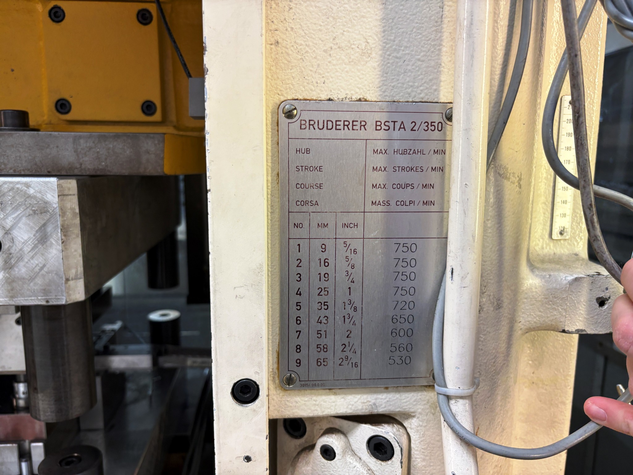 Plastic injection molding, punching machines and peripherals-12