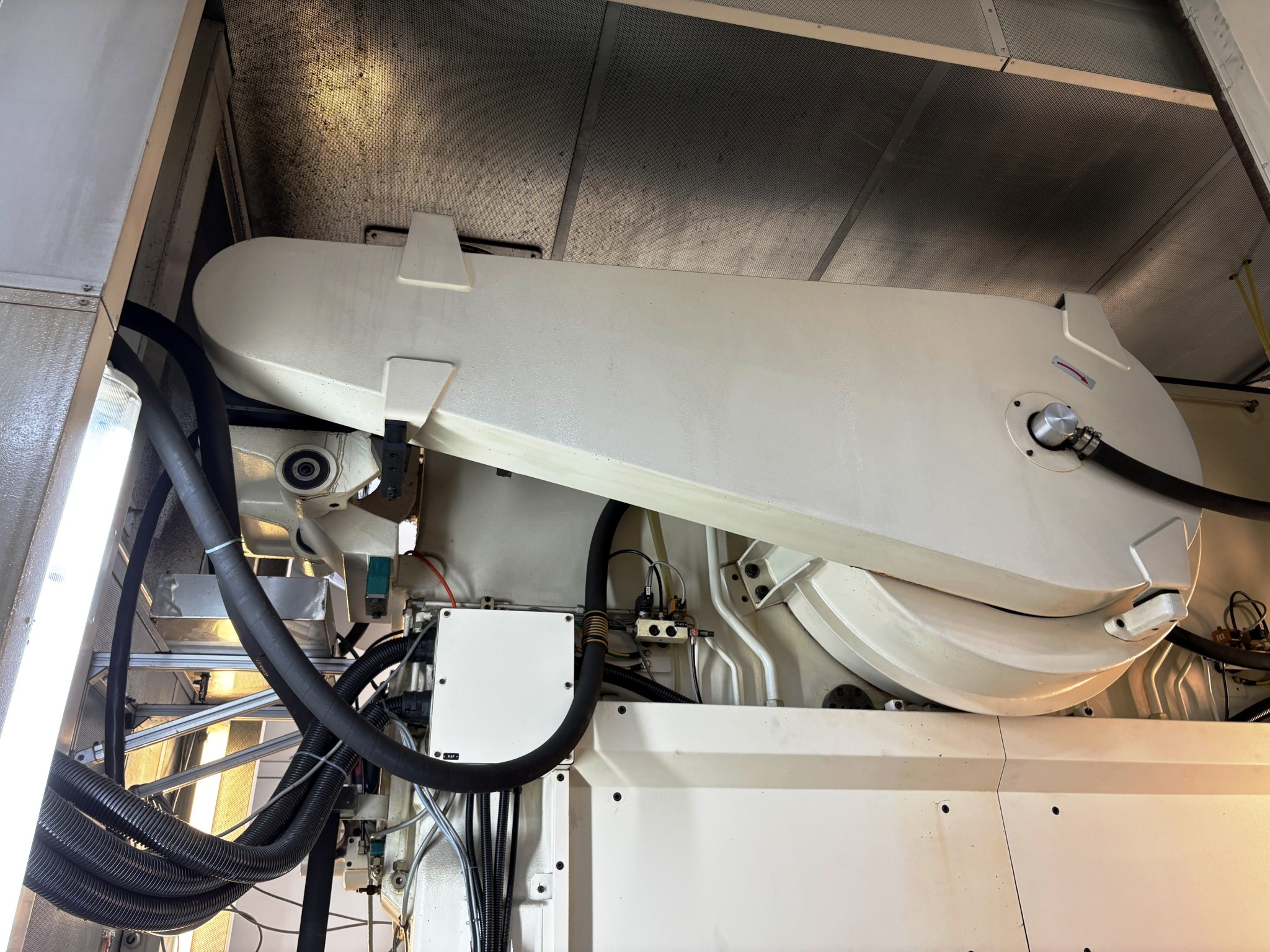 Plastic injection molding, punching machines and peripherals-14