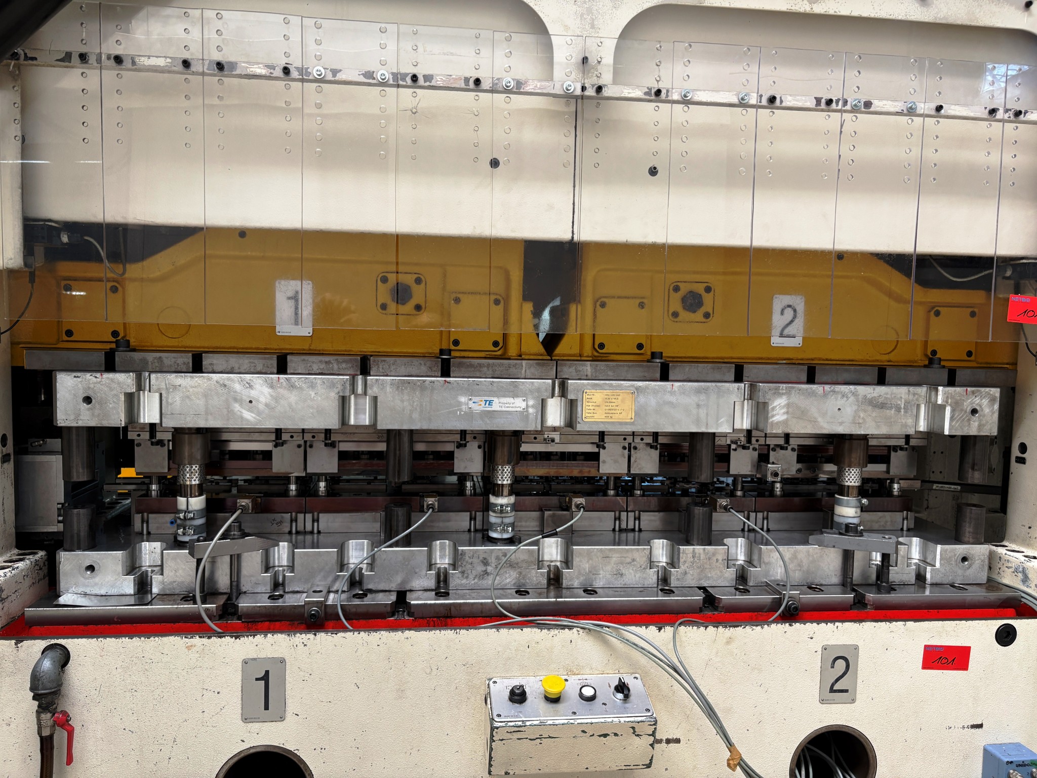 Plastic injection molding, punching machines and peripherals-15