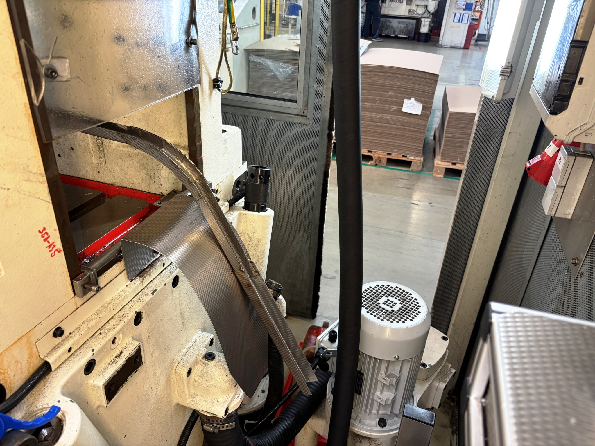 Plastic injection molding, punching machines and peripherals-16