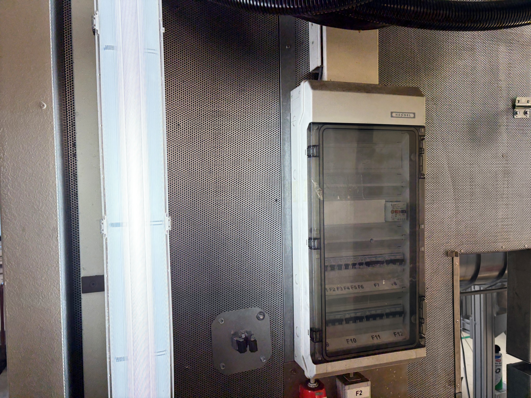 Plastic injection molding, punching machines and peripherals-19