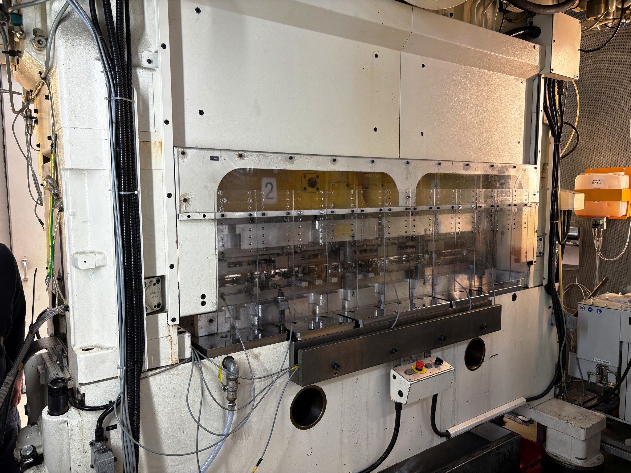 Plastic injection molding, punching machines and peripherals-20