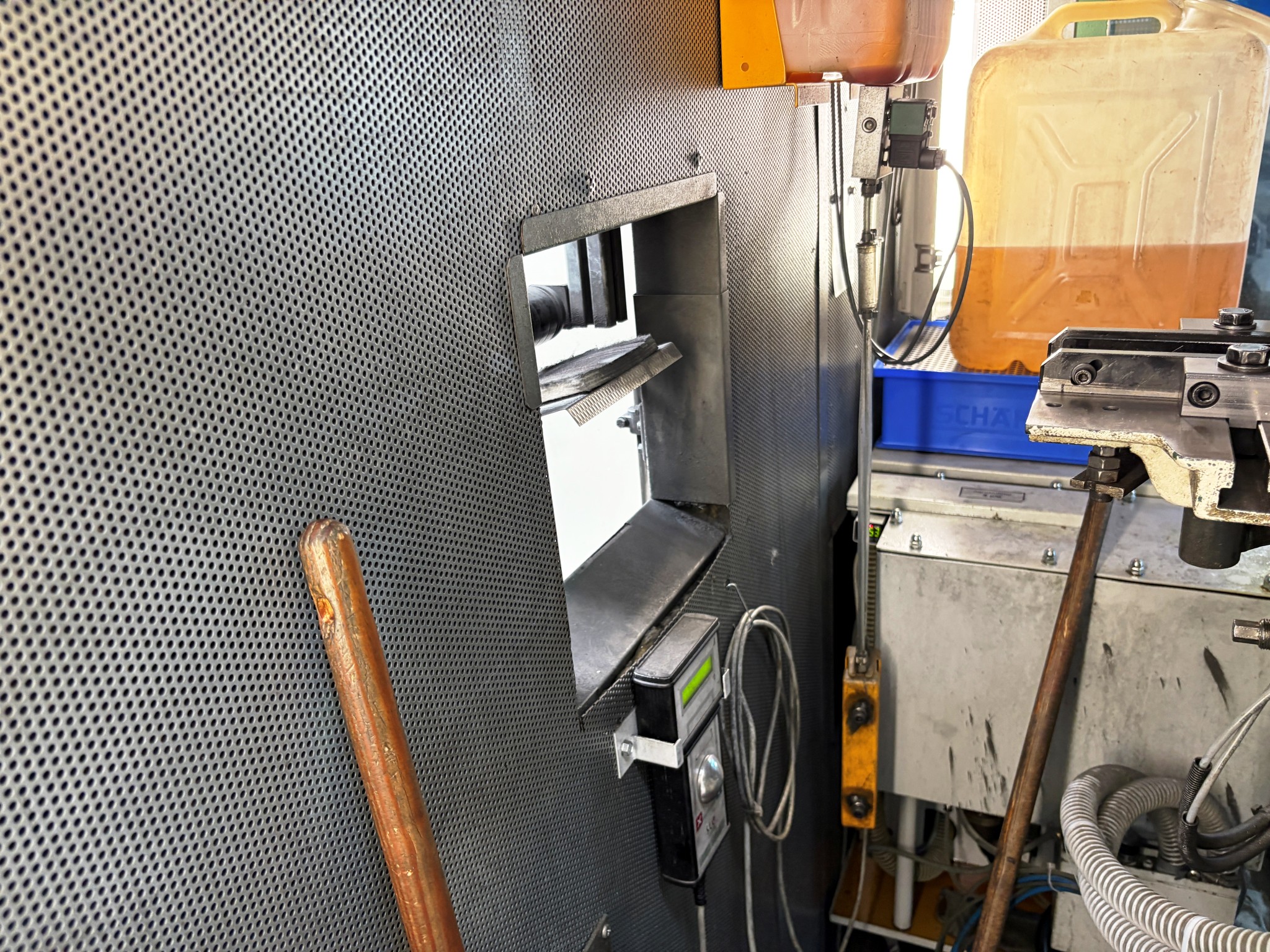 Plastic injection molding, punching machines and peripherals-2